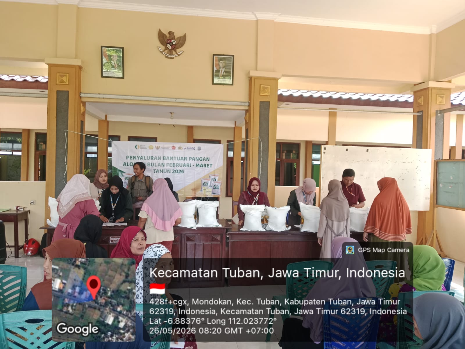 Bulog Salurkan Bantuan Pangan untuk 321 KPM di Kelurahan Mondokan
